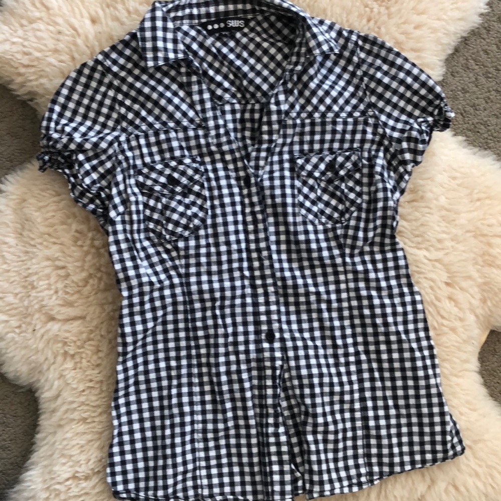 🙀$10 SALE Gingham pattern button up